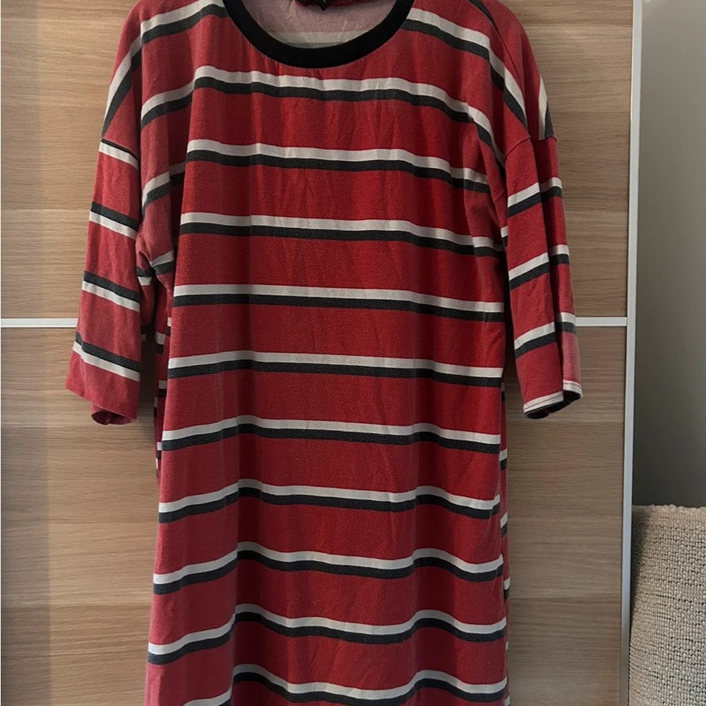 PrettyLittleThing Red and Black Striped Long Sleeve Tee